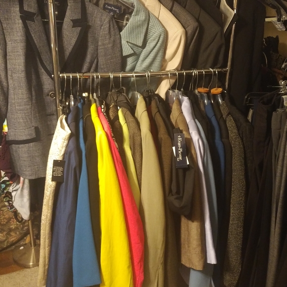 Meet your Posher, Sandy - Picture 2 of 7